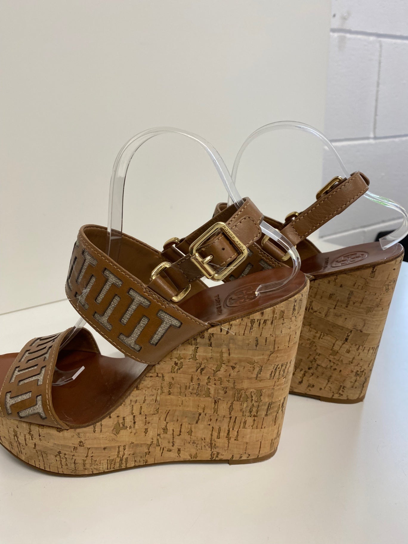Fabulous Tory Burch Regan Wedge Sandals Uk7 Tan Logo GM143