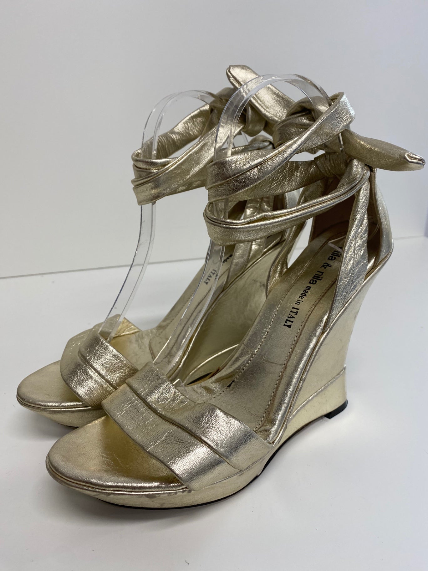 Fabulous Nila & Nila  wedge ankle strap Sandals Uk8 Gold High wedge GM143