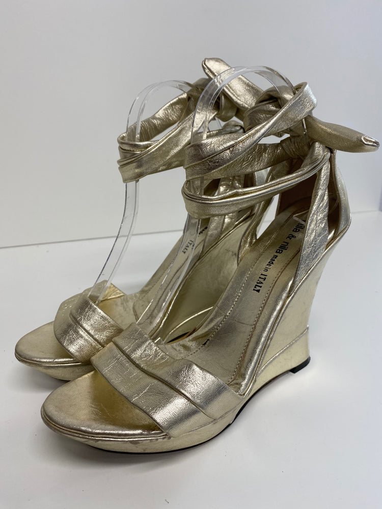 Fabulous Nila & Nila  wedge ankle strap Sandals Uk8 Gold High wedge GM143