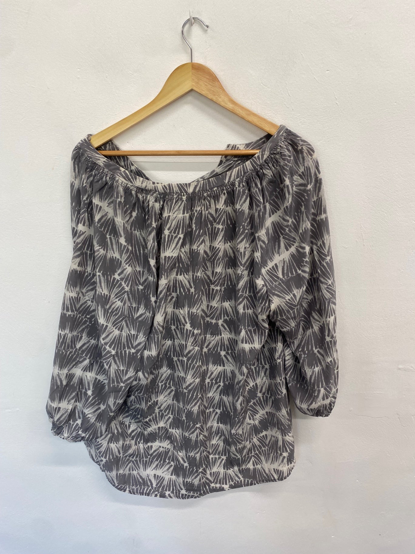 Fabulous Cynthia Rowley Blouse UK XL Grey and white tie dye HD440