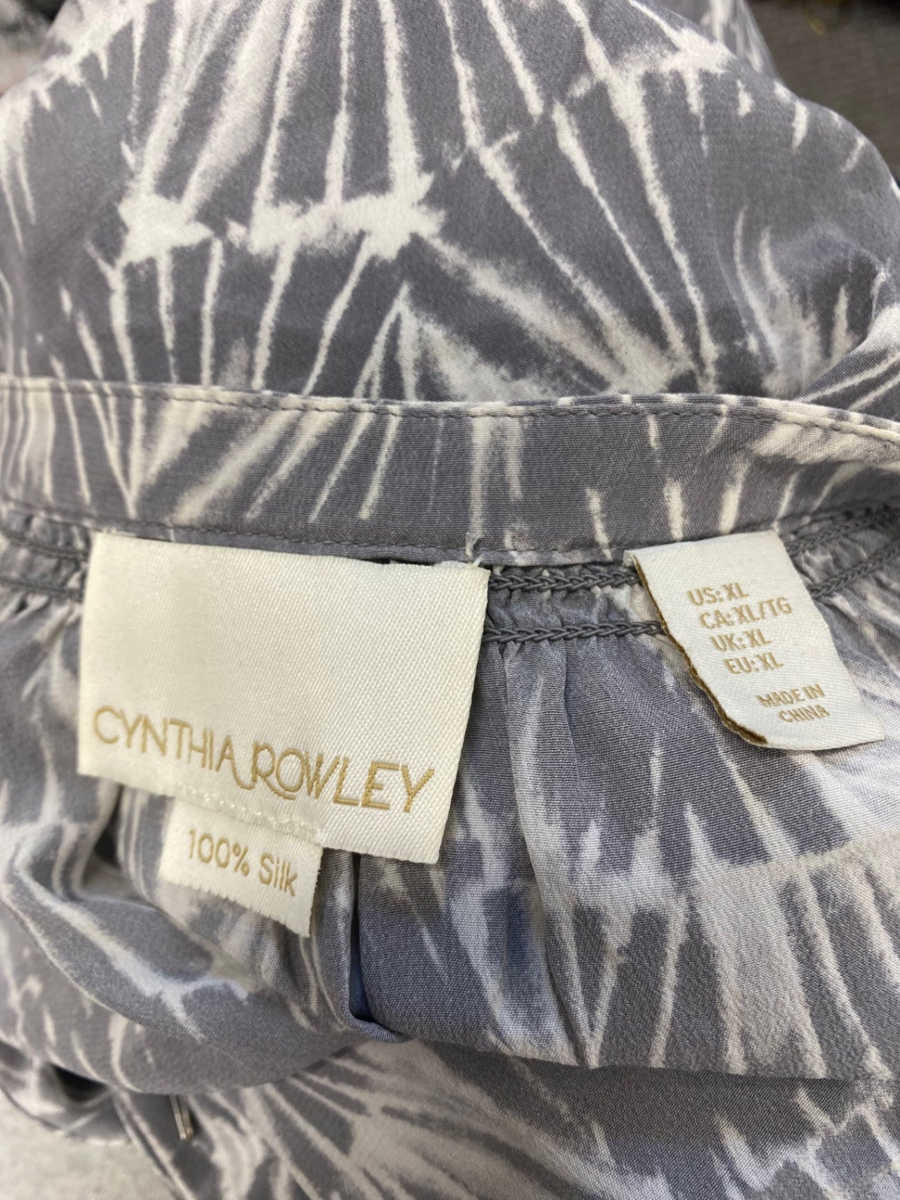 Fabulous Cynthia Rowley Blouse UK XL Grey and white tie dye HD440
