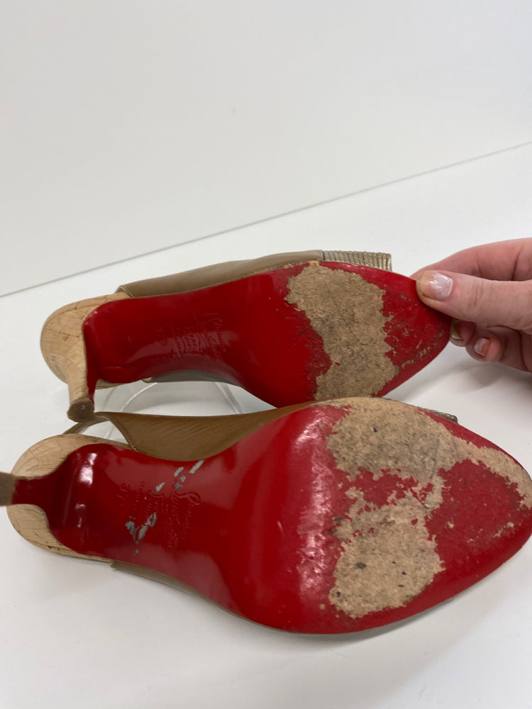 Fabulous Christian Louboutin stunning leather Sling back heels UK4.5 Beige & gold BT001