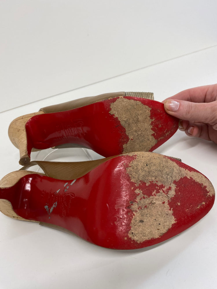 Fabulous Christian Louboutin stunning leather Sling back heels UK4.5 Beige & gold BT001
