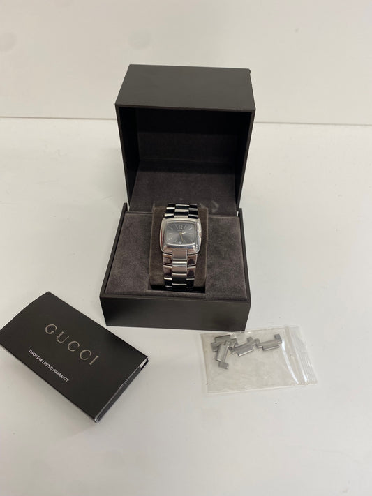Fabulous Gucci the modern square Watch One size Silver black face CD001