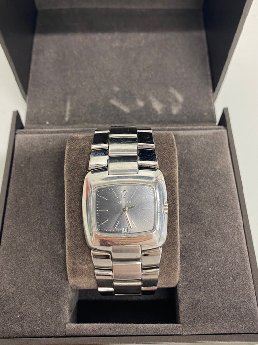 Fabulous Gucci the modern square Watch One size Silver black face CD001