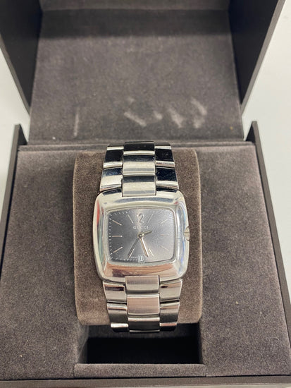 Fabulous Gucci the modern square Watch One size Silver black face CD001