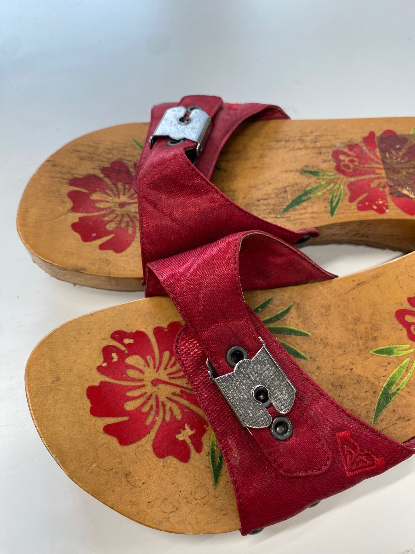 Fabulous vintage y2k rare Roxy Clogs Uk 4 Red floral BT001