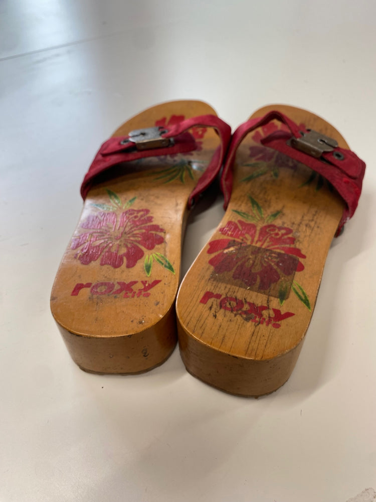 Fabulous vintage y2k rare Roxy Clogs Uk 4 Red floral BT001