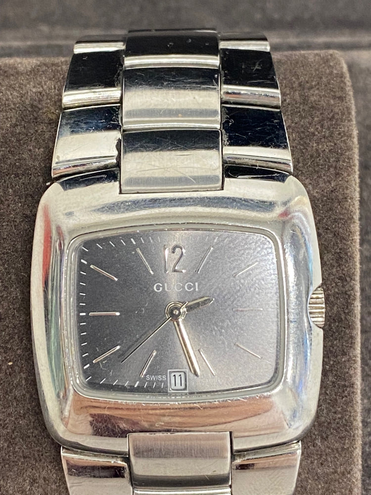 Fabulous Gucci the modern square Watch One size Silver black face CD001