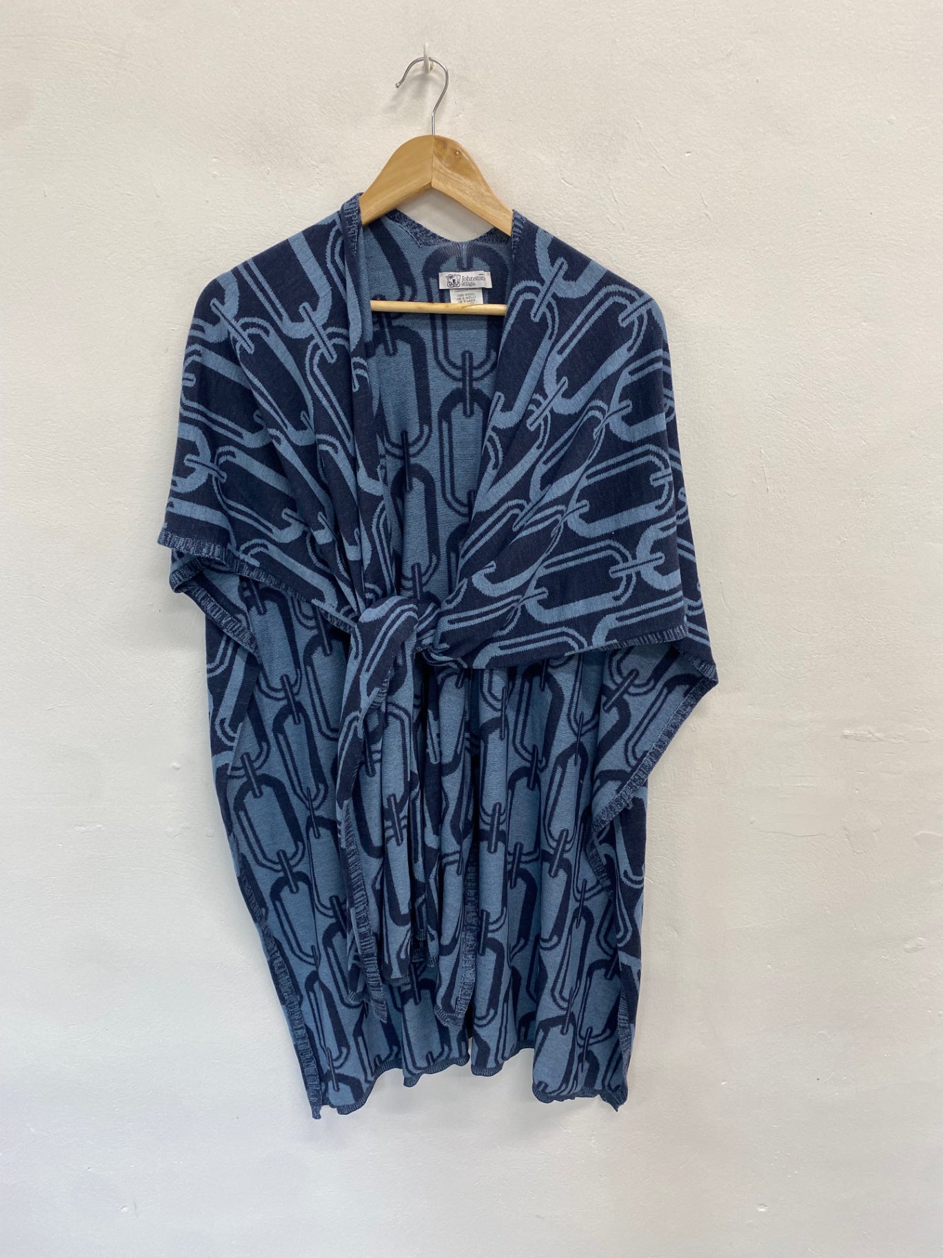 Fabulous Johnson’s of Elgin Shawl One size Blue chain CD001