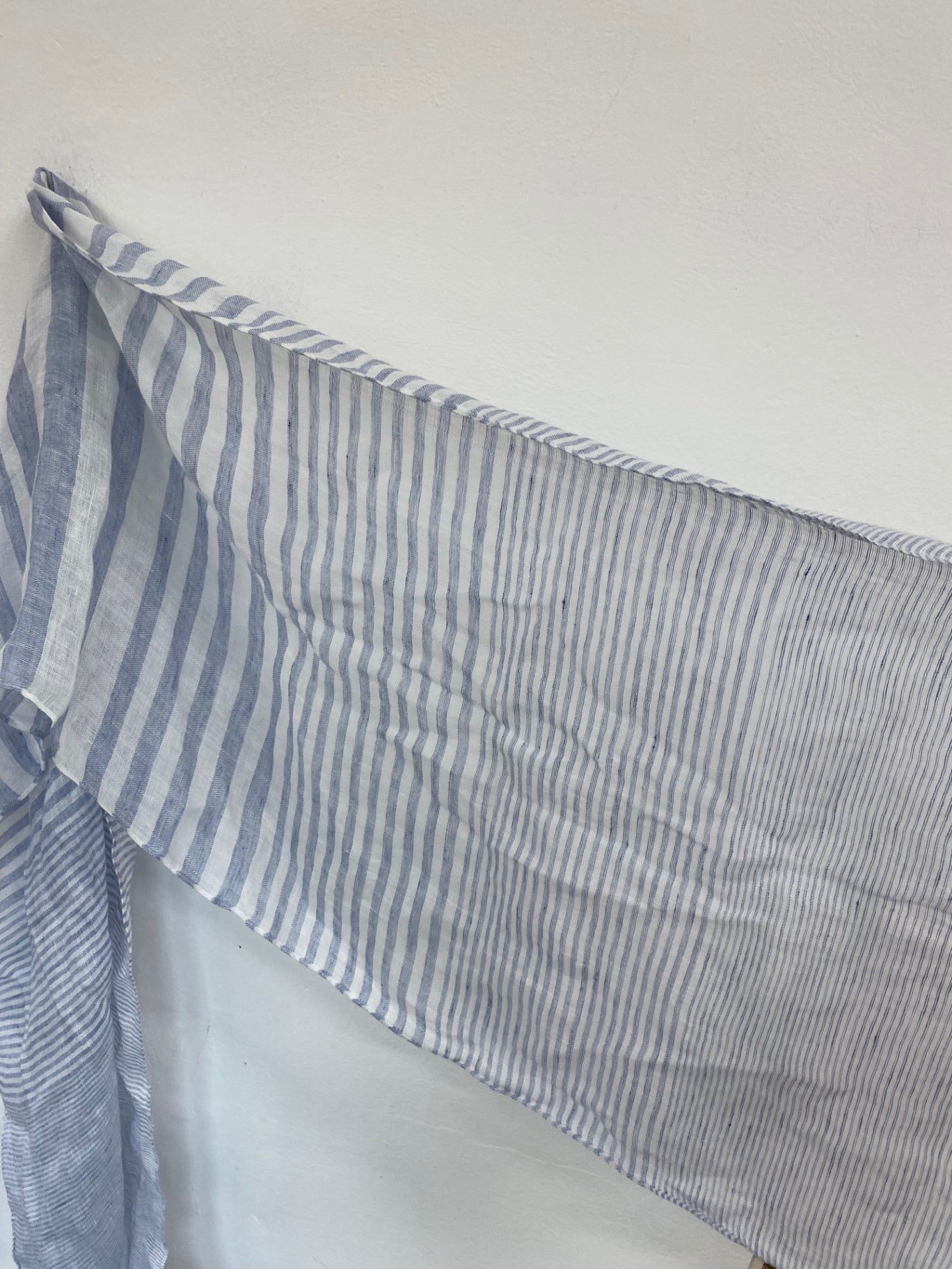 Fabulous Made In Italy Pure Linen Blue Stripe Scarf One Size CD001