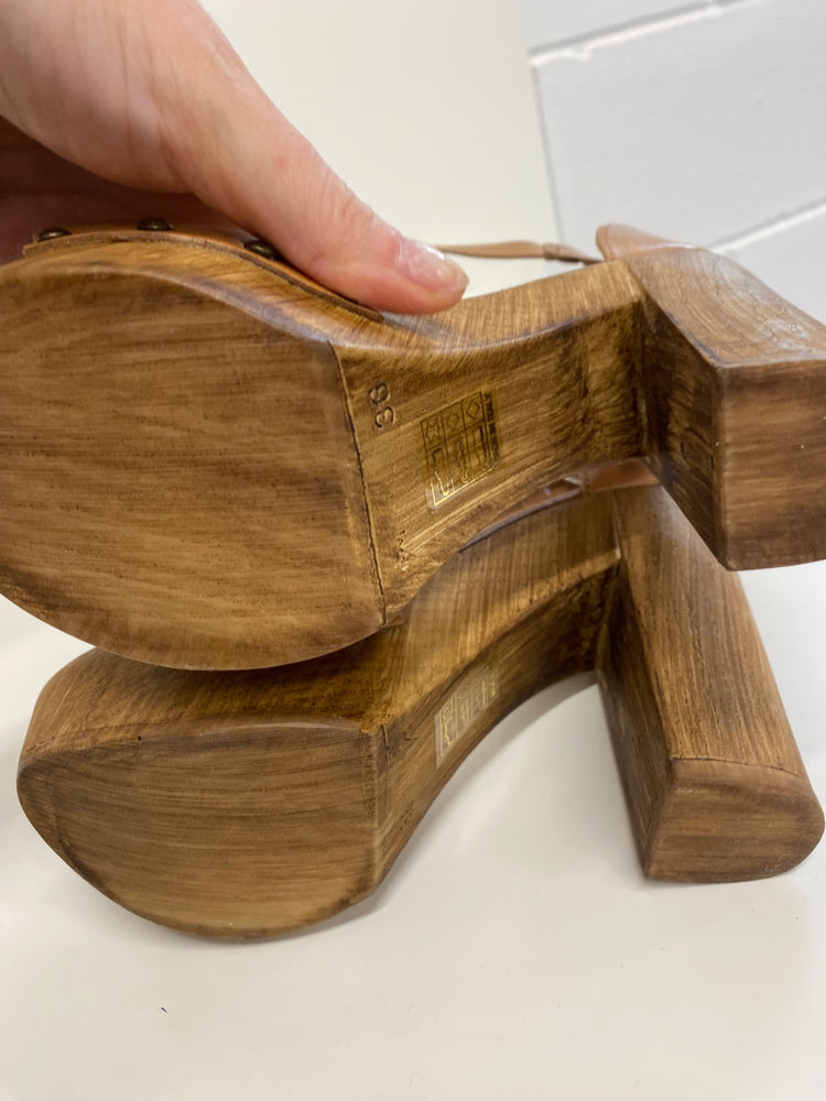 Fabulous Carvela by Kurt Geiger leather clog Sandals UK3 Tan stunning new BT001