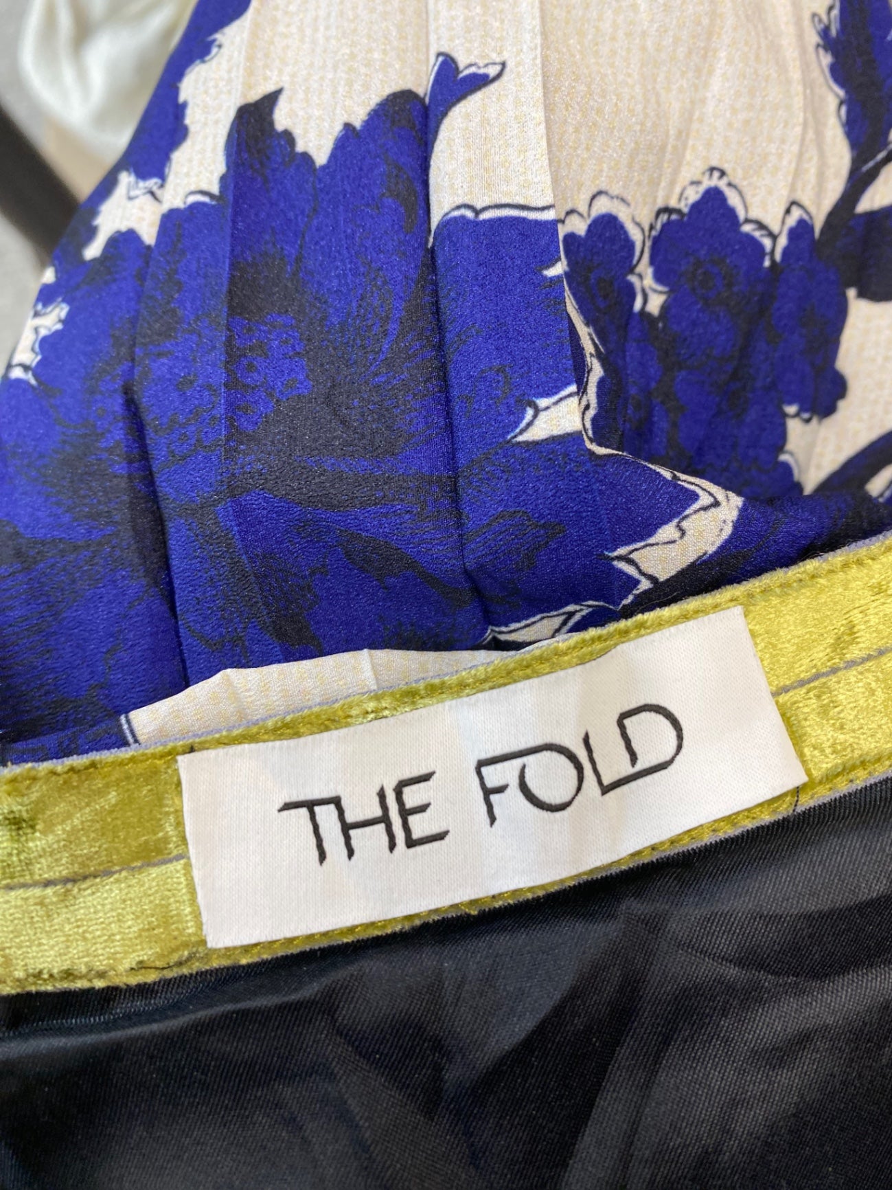 Fabulous The Fold London pleated floral midi Skirt Uk14 Navy Blue CE060