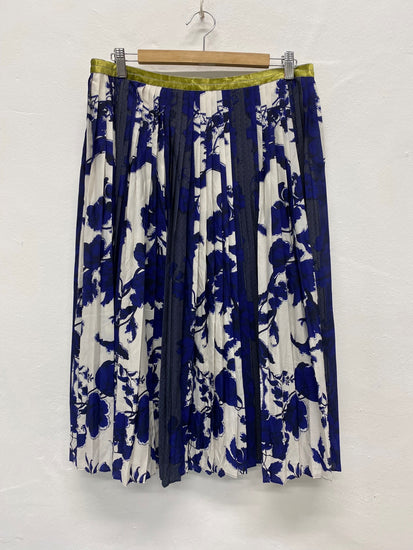 Fabulous The Fold London pleated floral midi Skirt Uk14 Navy Blue CE060