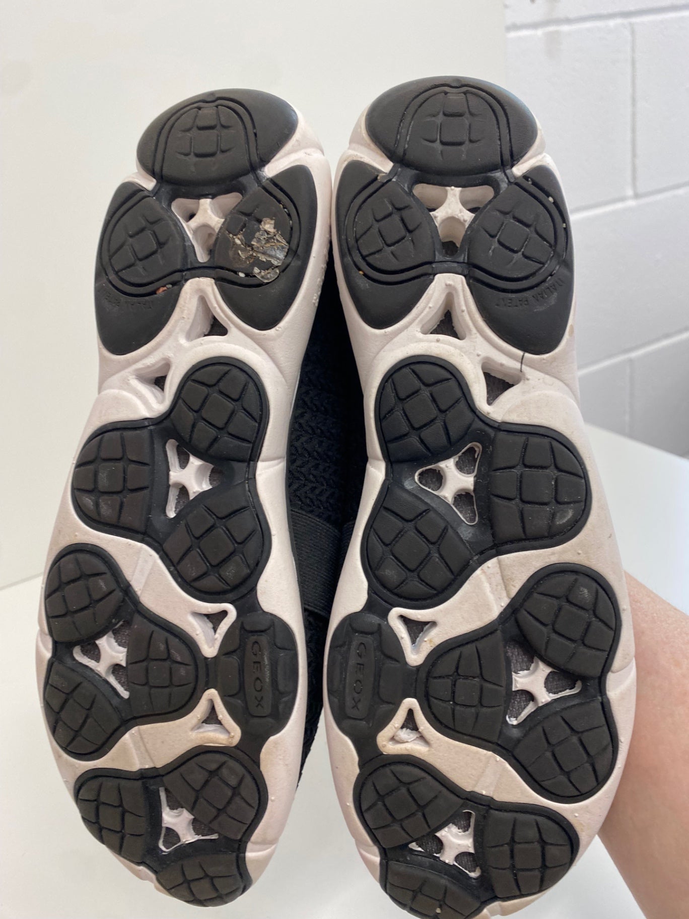 Fabulous Geox Sneakers Uk7 Black leather breathable stystem EC004