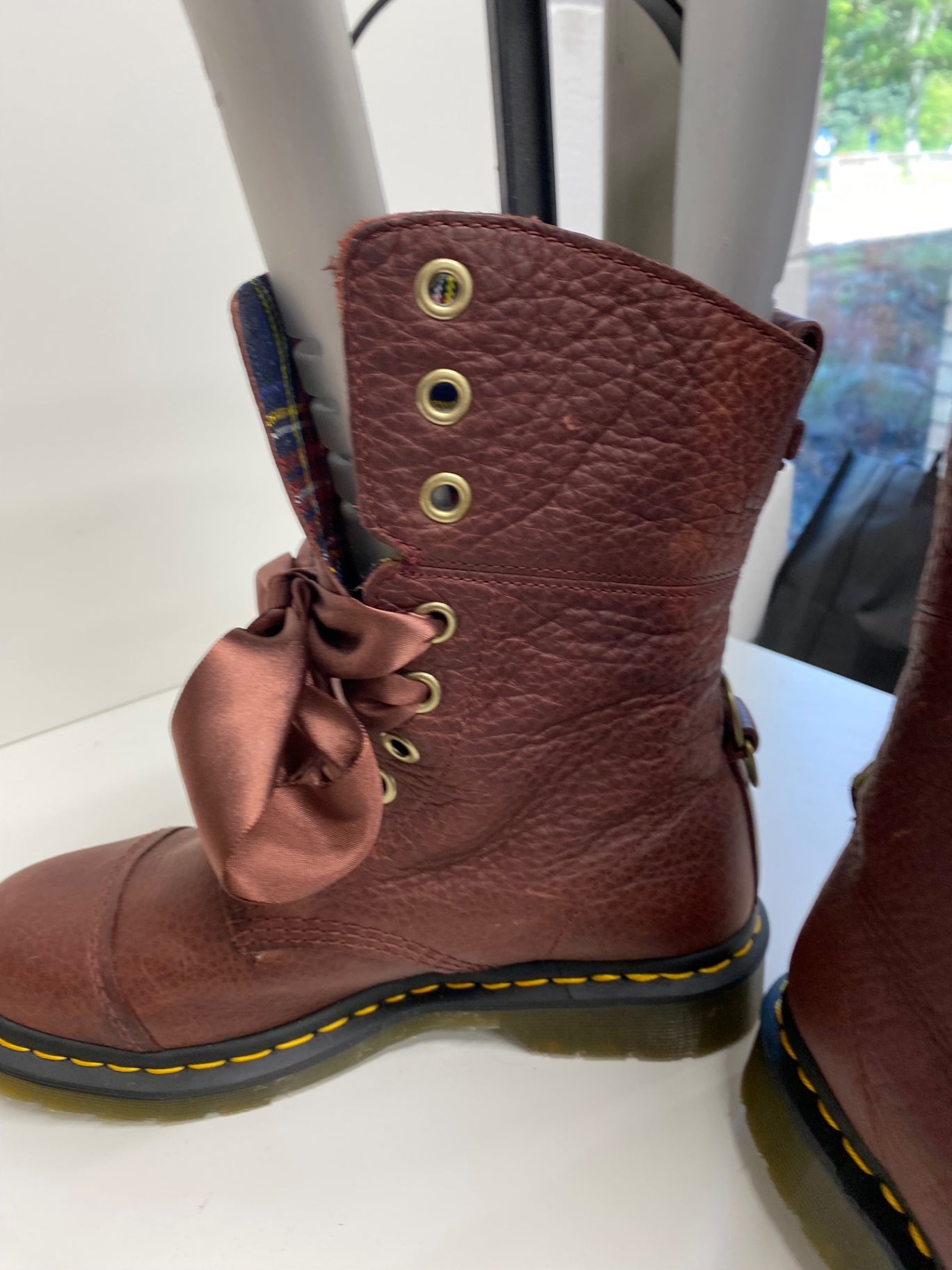 Fabulous Dr Martens AiMilitia blood brown Boots UK6.5 ribbon stunning LJ446