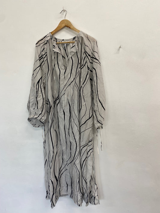 Fabulous & Other Stories Dress UK M Grey black swirl VW001