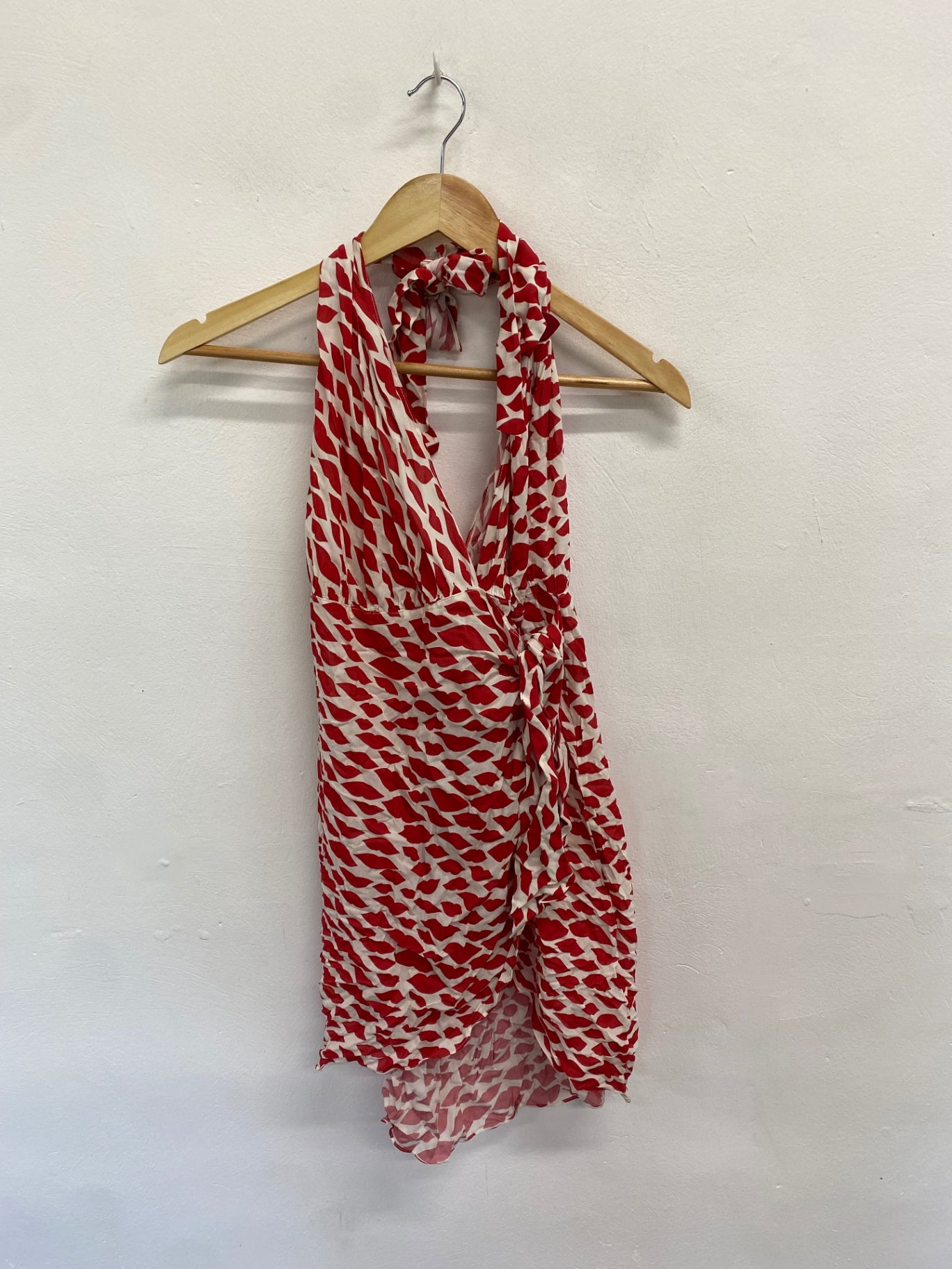 Fabulous Adriana Degrees Pool cover dress halter neck UK M Red kiss pattern LG005