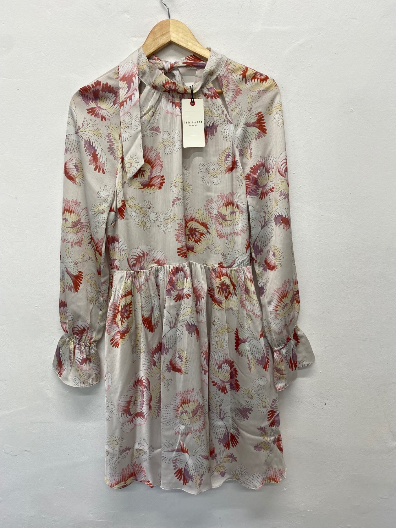 Fabulous Ted Baker Dinnaa Floral pussybow occasion  Dress UK12 MultiColoured pastels LT272