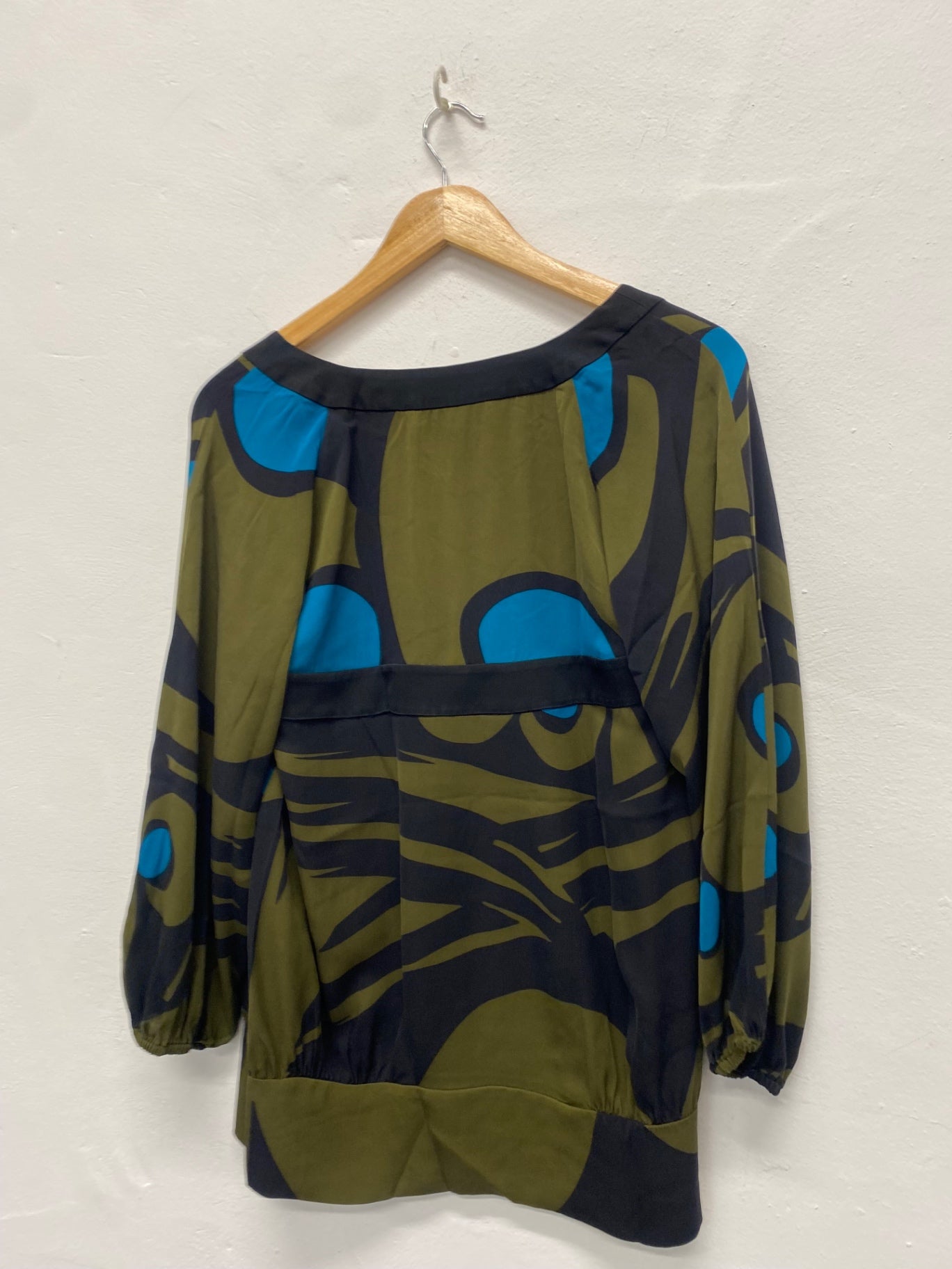 Fabulous Diane von Furstenberg silk blend abstract  Top UK10 Olive Green MD002