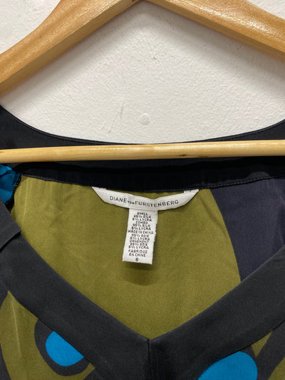 Fabulous Diane von Furstenberg silk blend abstract  Top UK10 Olive Green MD002