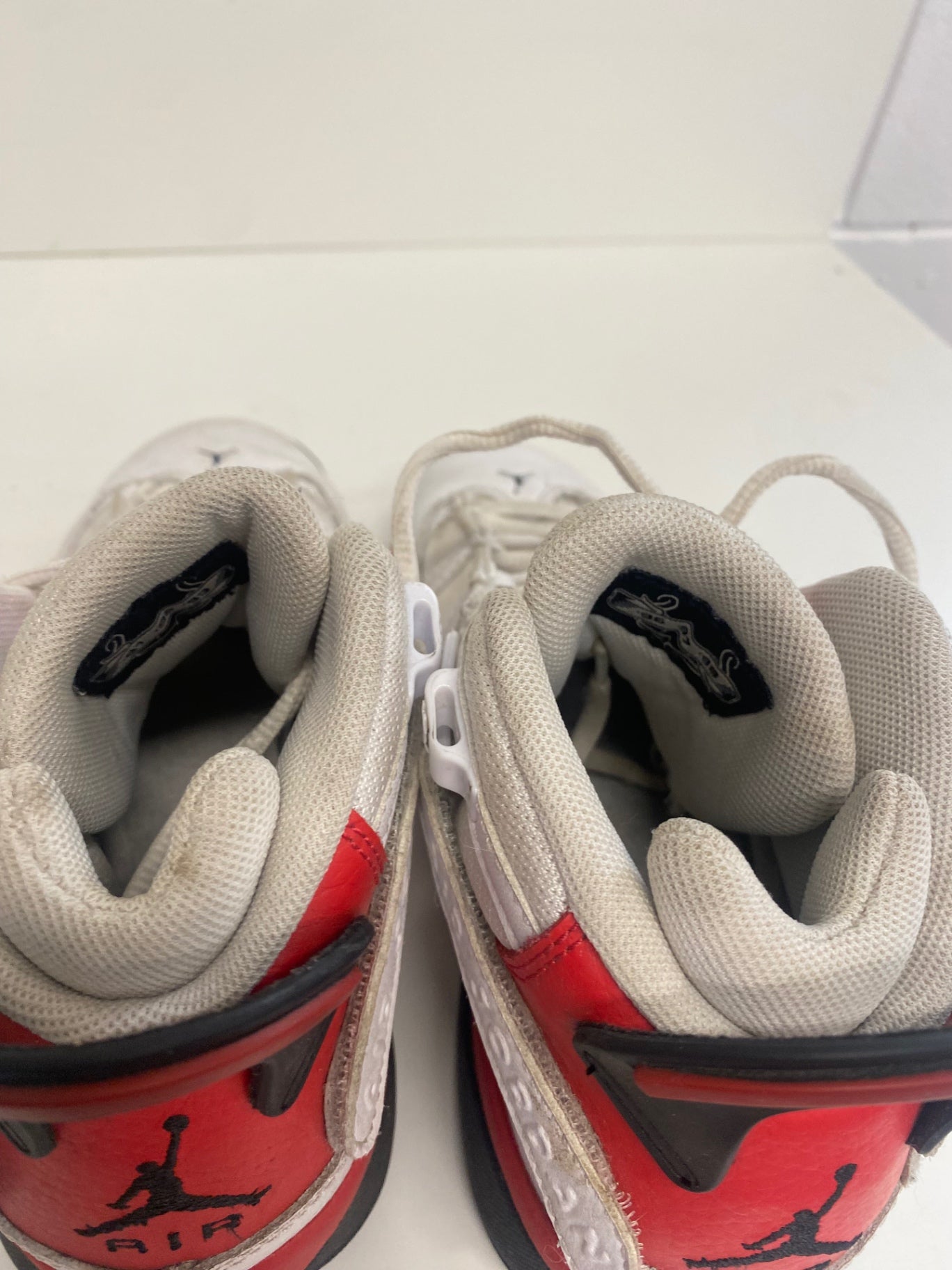 Fabulous Nike Air Jordan 6 Rings Sneakers UK4 Junior  White & Red RD455