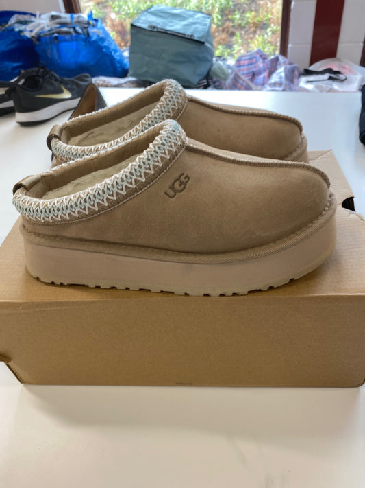 Fabulous Ugg Slipper Shoes UK5 Beige New AO001