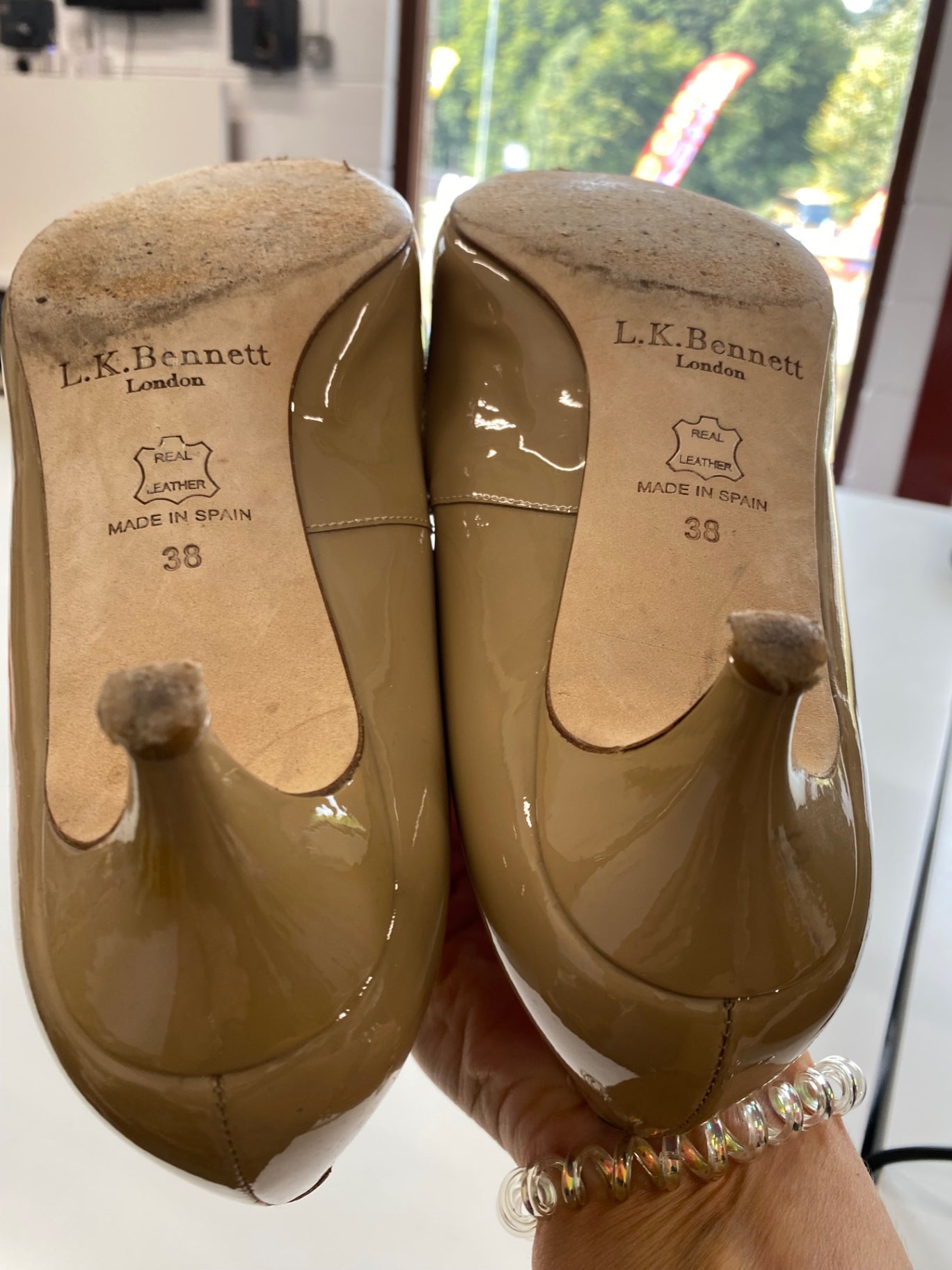 Fabulous L.K. Bennett Nude Classic Kitten heels UK5 Nude Patent AO001