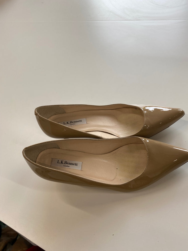 Fabulous L.K. Bennett Nude Classic Kitten heels UK5 Nude Patent AO001