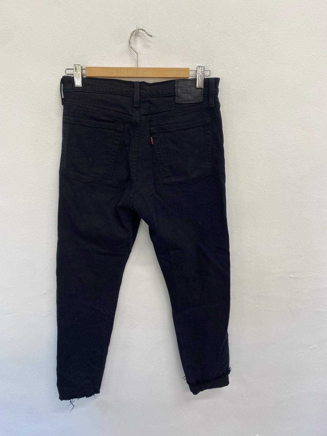 Fabulous Levis wedgie Jeans W 27 L 27.5 Black distressed AO001