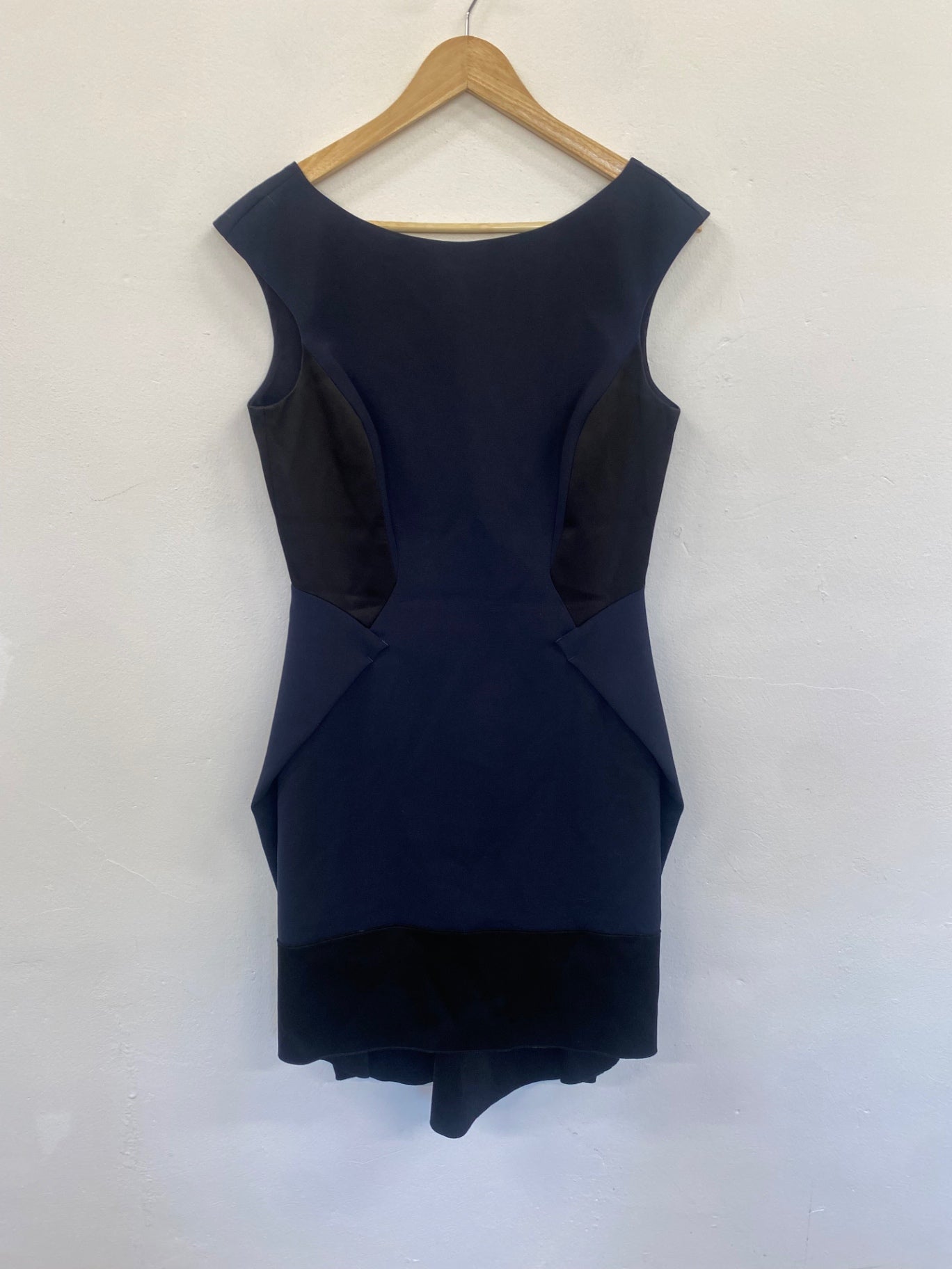 Fabulous Amanda Wakley Formal events Dress UK12 Navy & Black GM143