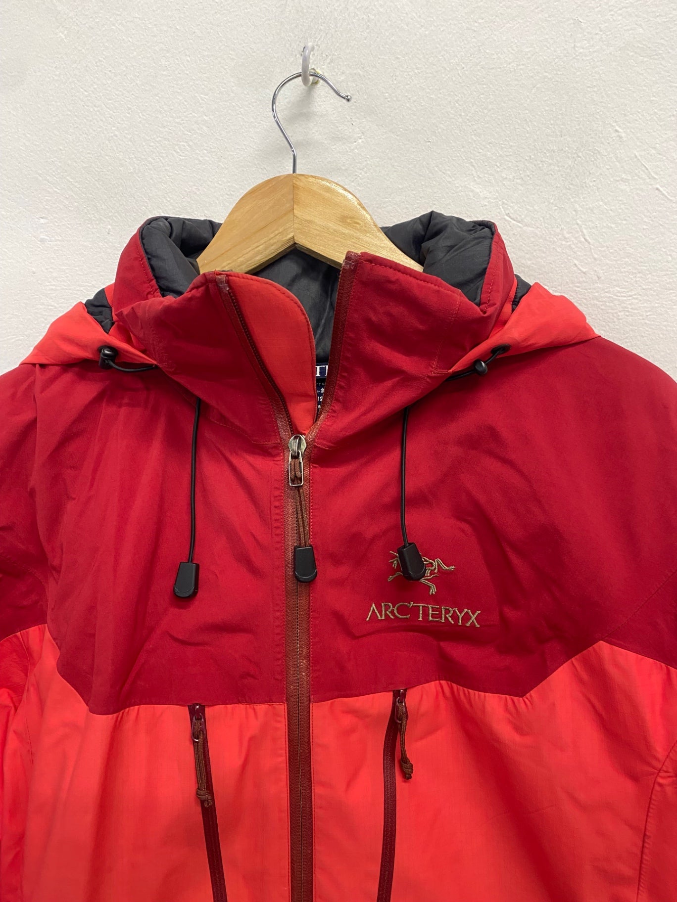 Fabulous Arc'teryx Puffer thermal apres ski Jacket UK L Red GM143