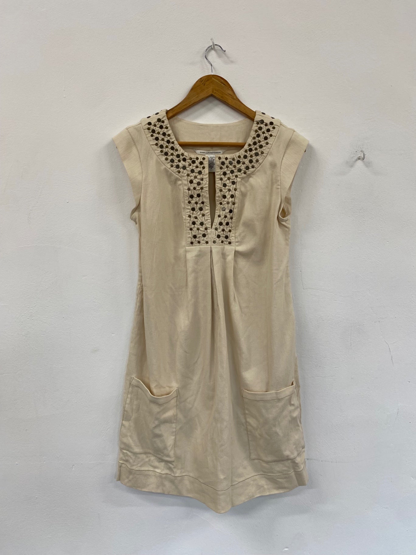 Fabulous Diane Von Furstenberg linen blend Dress UK12 Beige studded GM143