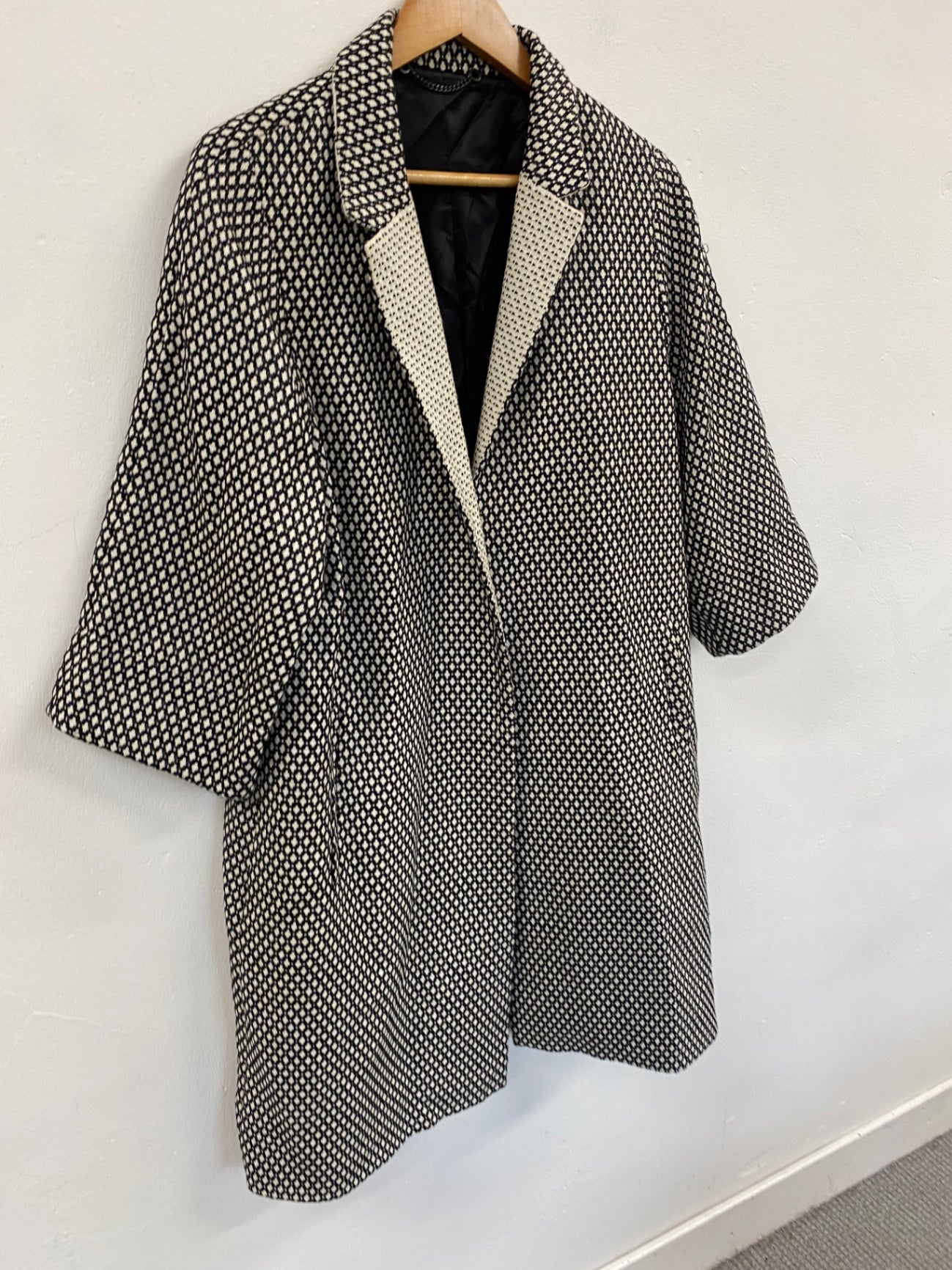 Fabulous Jigsaw pattern Coat UkM Black & cream Duster GM143