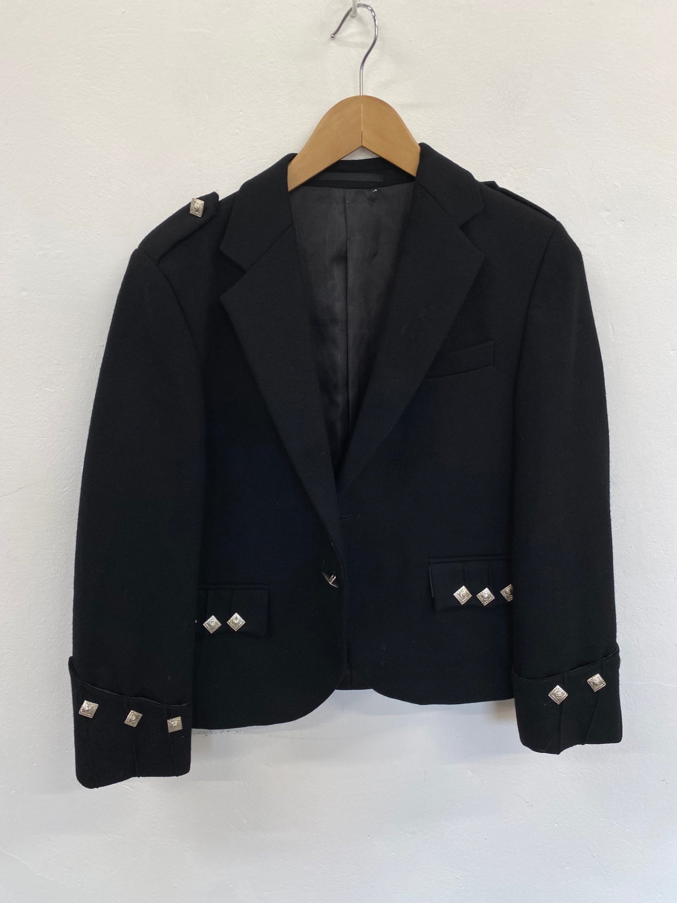Fabulous FH The Tailoring Experience Prince Charlie Kilt Jacket  32 Black GM143
