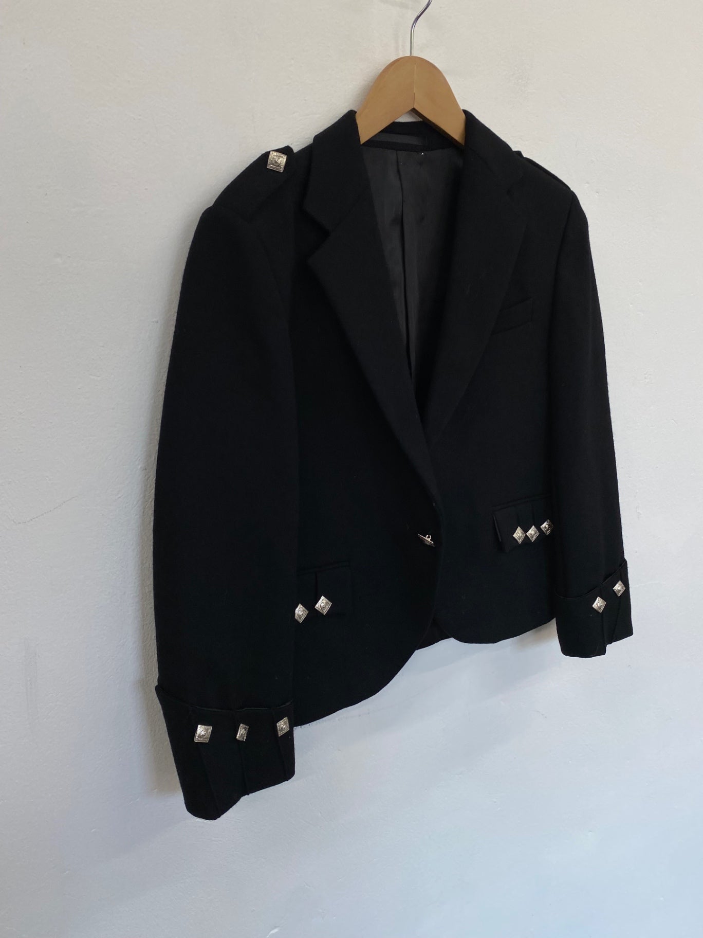 Fabulous FH The Tailoring Experience Prince Charlie Kilt Jacket  32 Black GM143