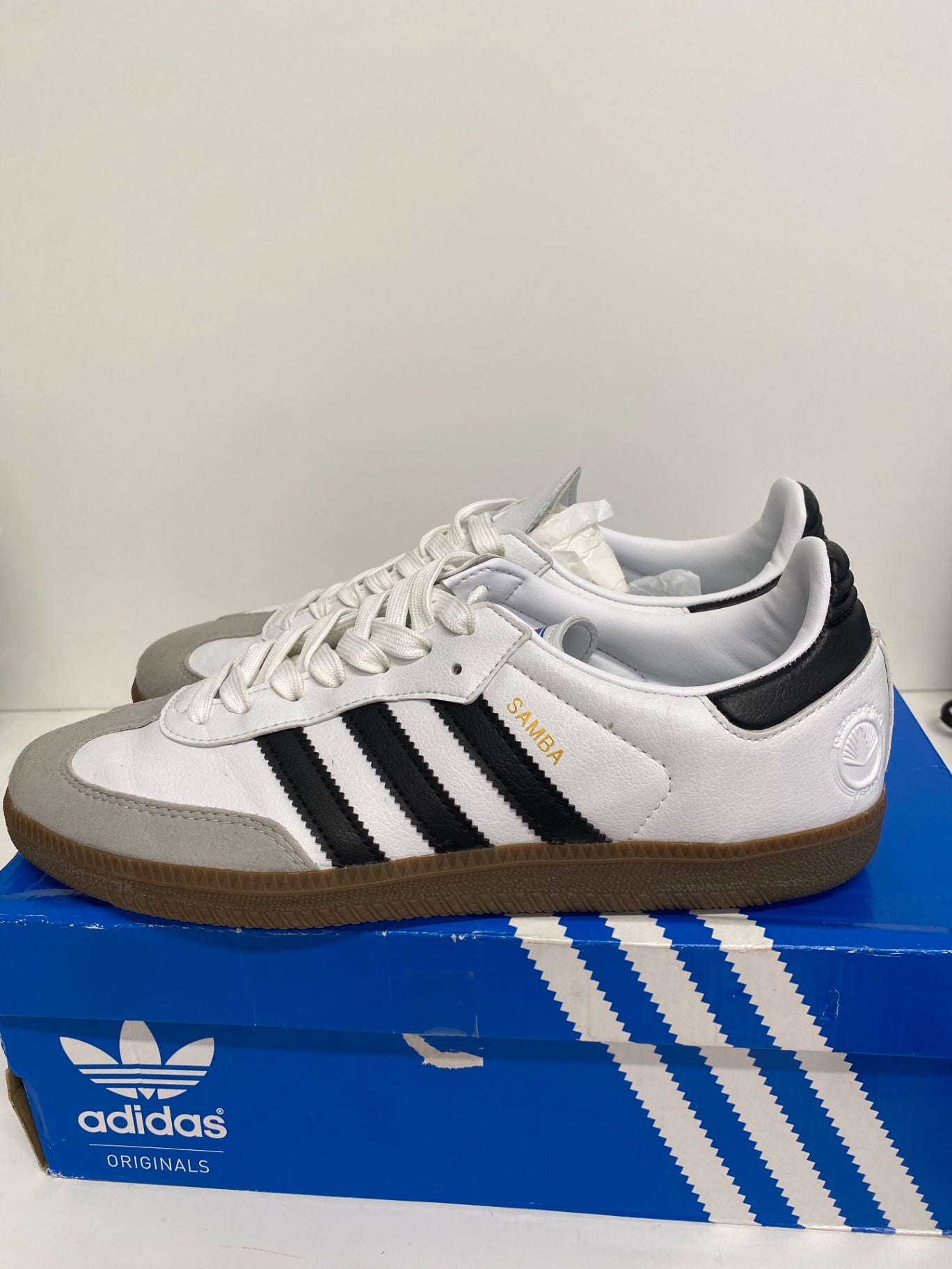 Fabulous adidas Samba  Sneakers Uk8 White & grey suede ZB458 