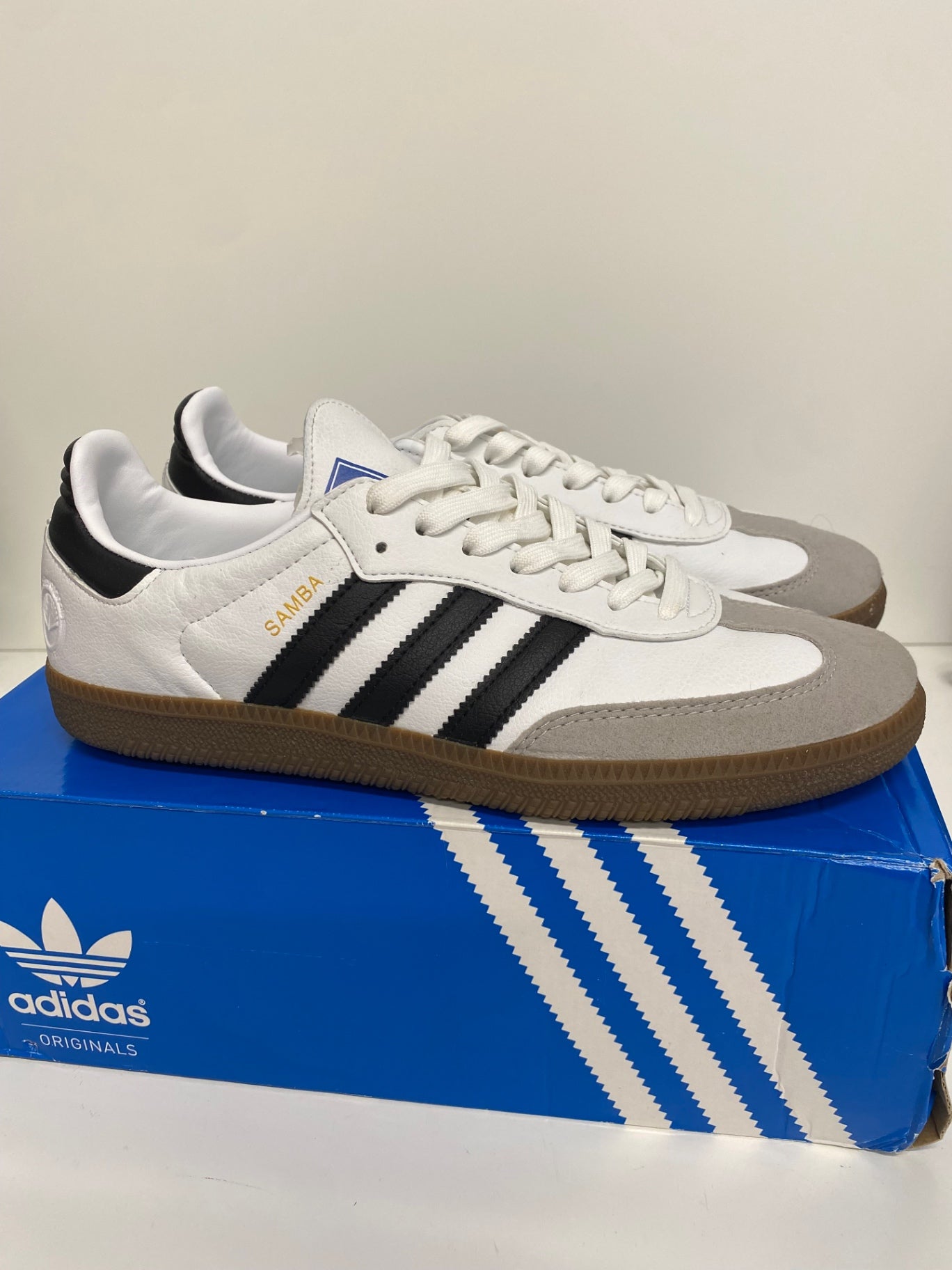 Fabulous adidas Samba  Sneakers Uk8 White & grey suede ZB458 