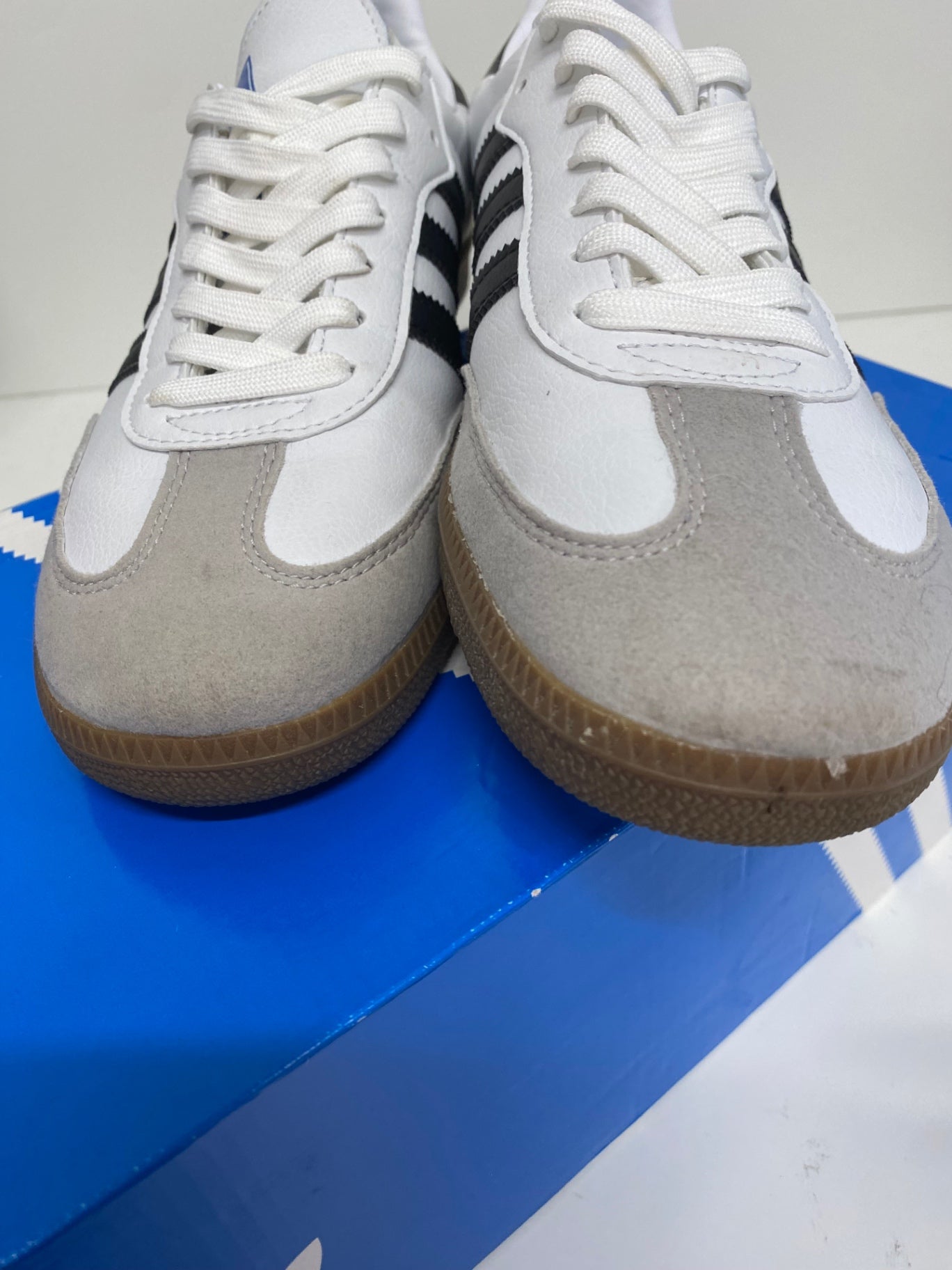 Fabulous adidas Samba  Sneakers Uk8 White & grey suede ZB458 
