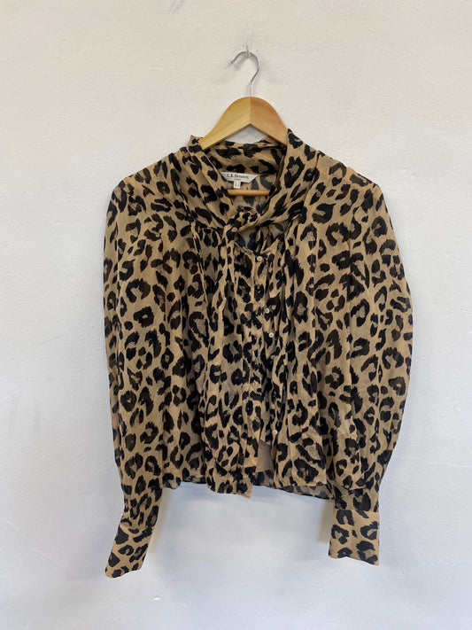 Fabulous L.K. Bennett Silk Pussy bow animal print Blouse Uk16 Beige & Black jF463