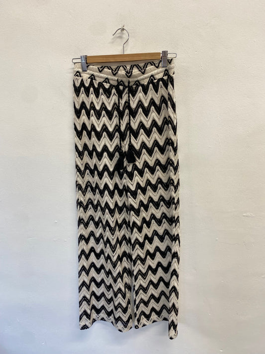 Fabulous Mint Velvet Wide leg trousers crochet UK S Black white zig zag JF463