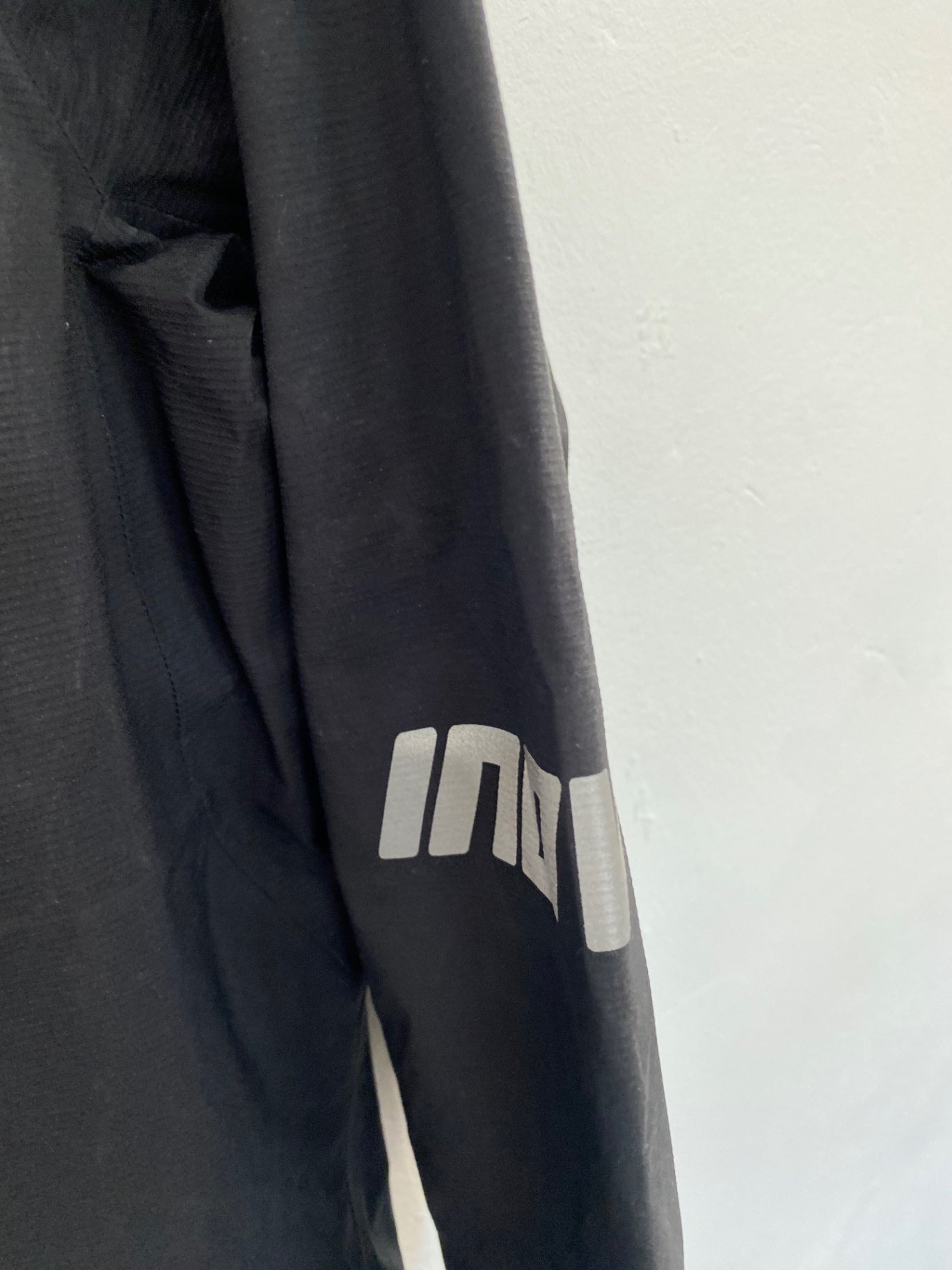 Fabulous INOV-8 Men’s walking Waterproof Coat UK S Black KH001