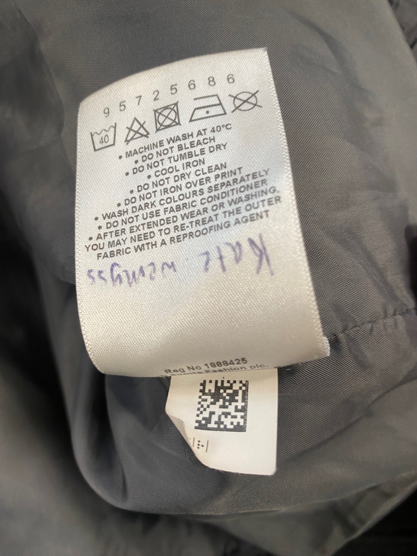 Fabulous Berghaus Puffer Jacket Age 11-12 Black SW461