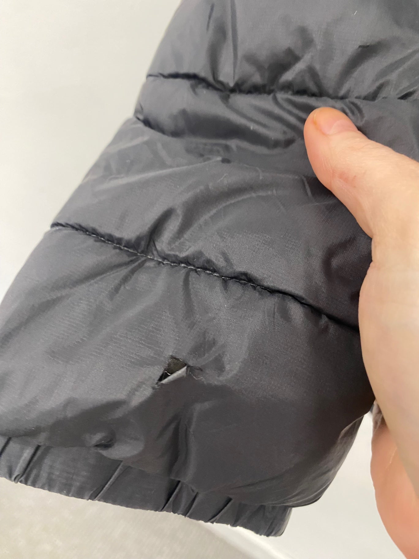 Fabulous Berghaus Puffer Jacket Age 11-12 Black SW461