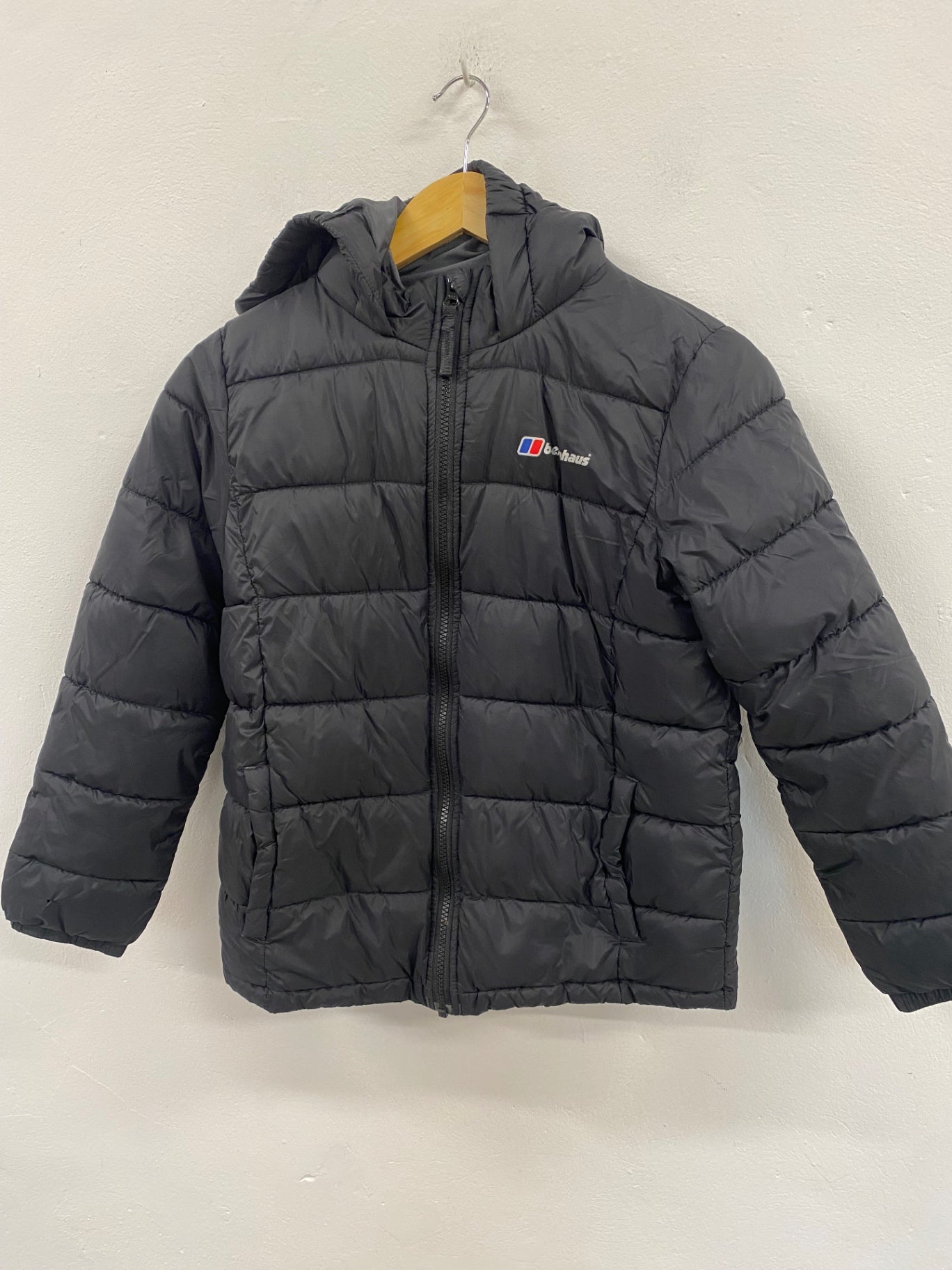 Fabulous Berghaus Puffer Jacket Age 11-12 Black SW461