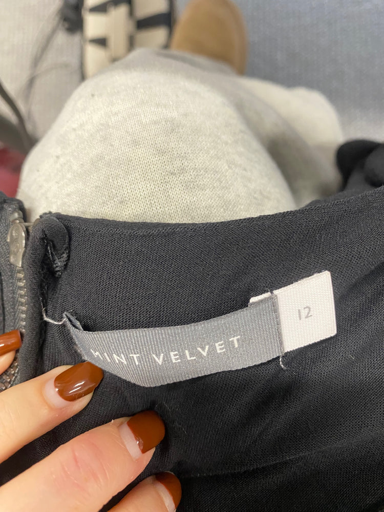 Fabulous Mint Velvet Midi Dress pleated peplum UK 12 Black abstract KM475