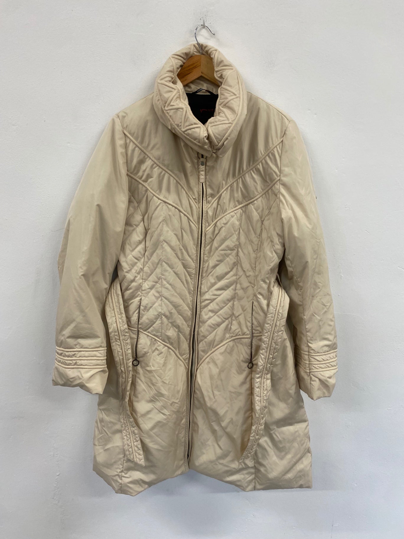 Fabulous vintage Y2K Versace Sport Puffer Coat UK12 Beige Apres GM143