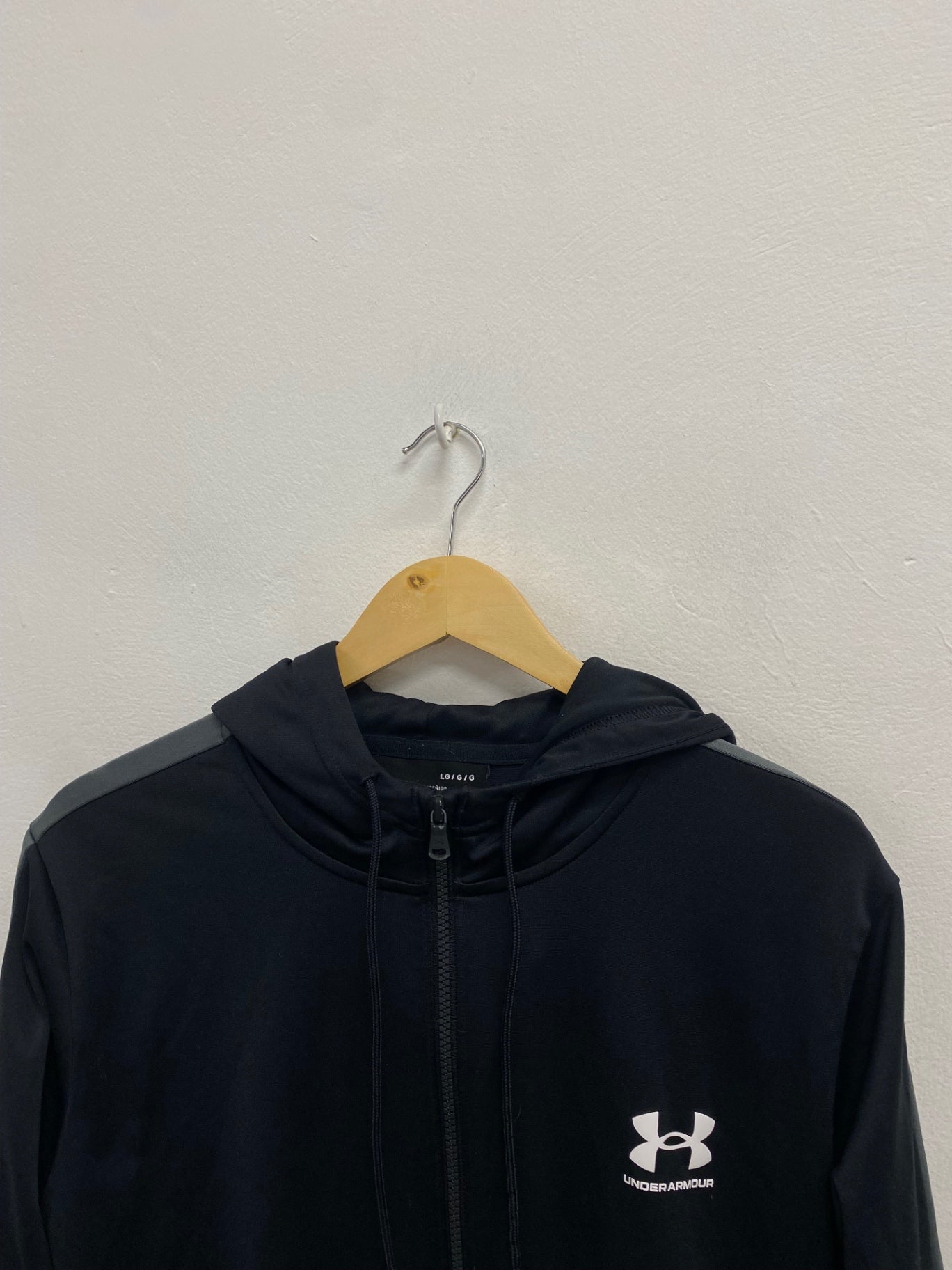 Fabulous Under Armour Hoodie UK L Black zip JM478