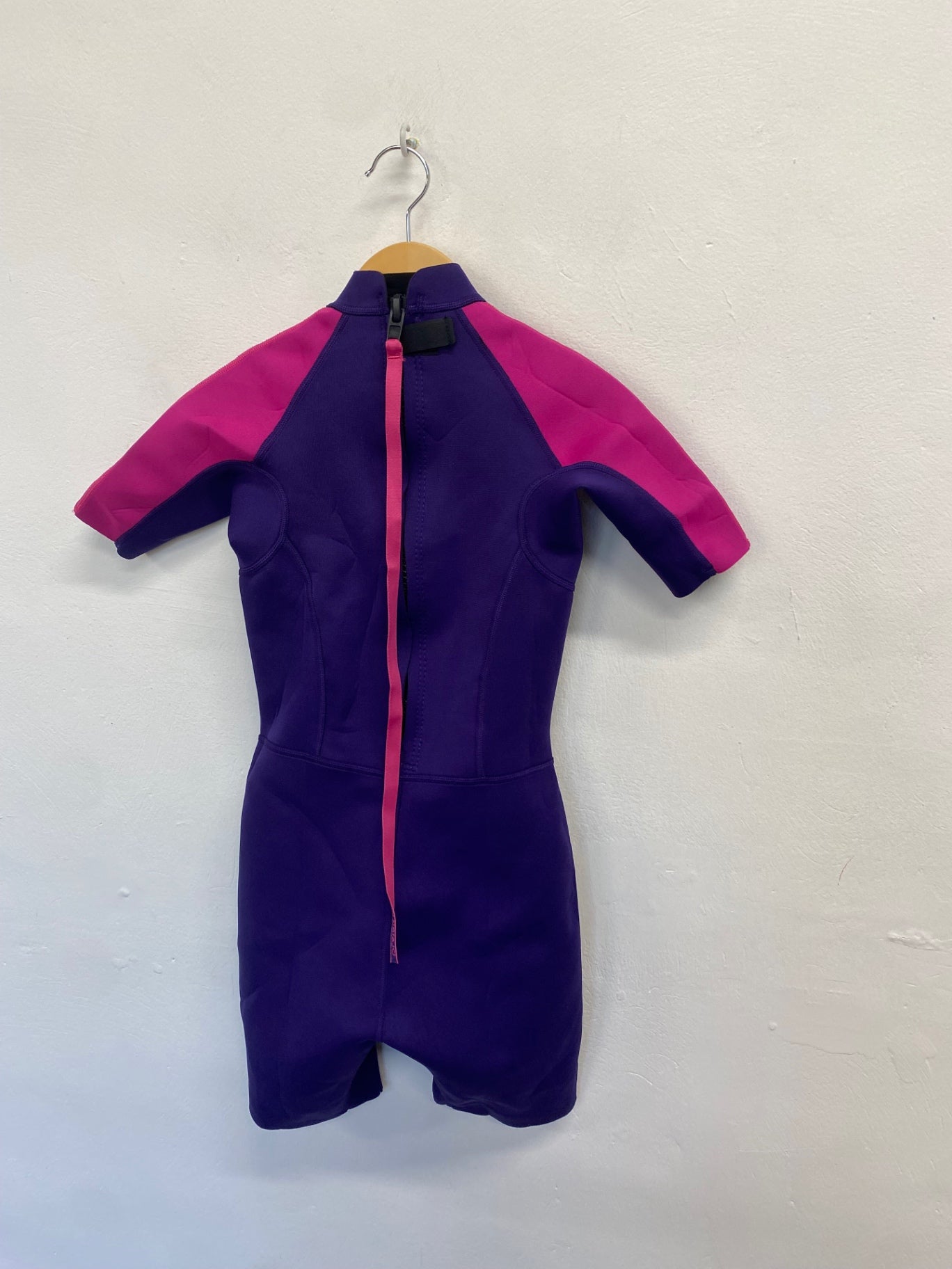 Fabulous kids Decathlon Wetsuit Age 12 Purple and Pink MK482