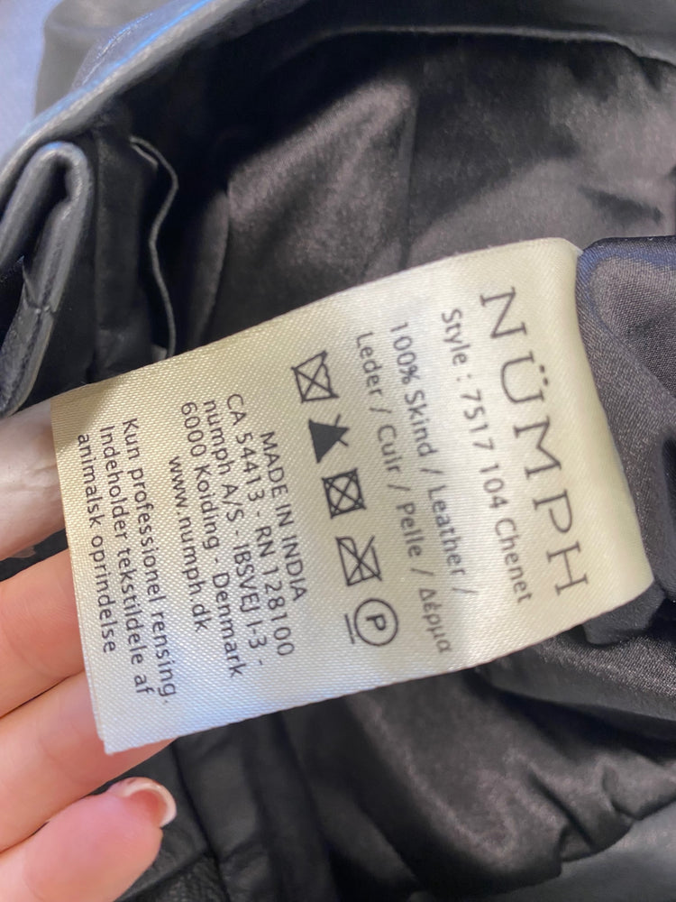 Fabulous Numph Mini Skirt UK 8 Black leather pleated top CP002